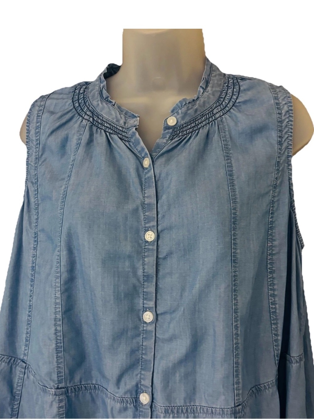 Crown & Ivy Curvy Plus Women's Sleeveless Chambray Denim Top Size 0X Classic - Picture 2 of 9